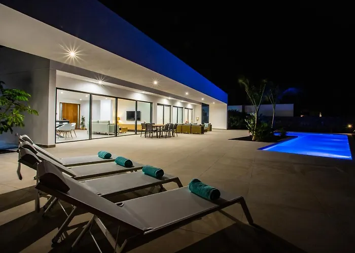 Macán Villa *